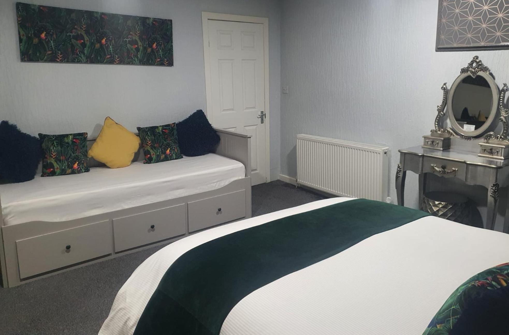 Saphire Glasgow Apartments Giffnock Eksteriør billede